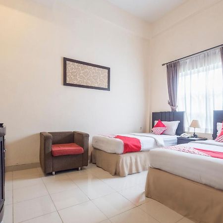 Oyo 424 Asia Hotel Makassar Luaran gambar