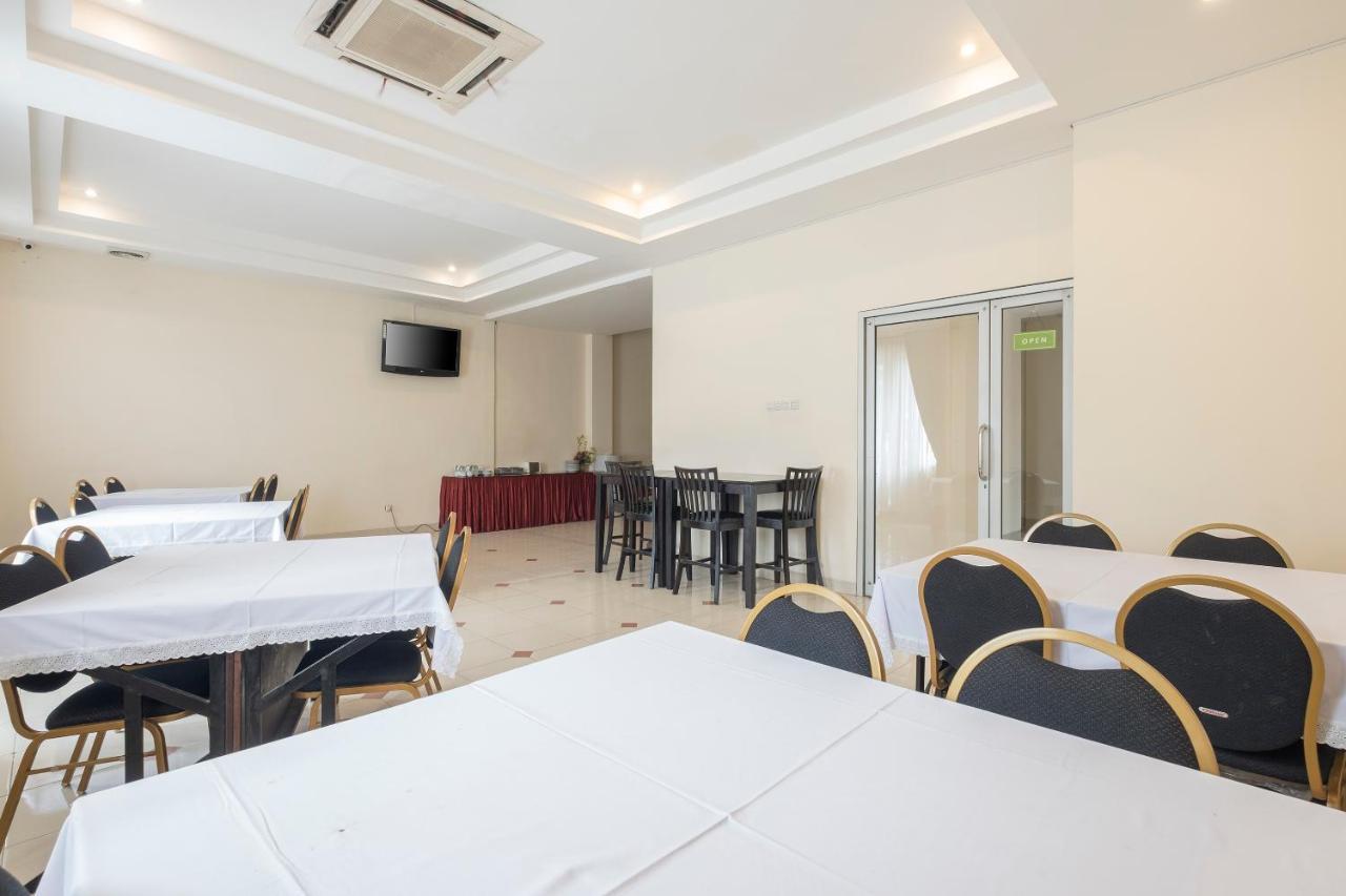 Oyo 424 Asia Hotel Makassar Luaran gambar