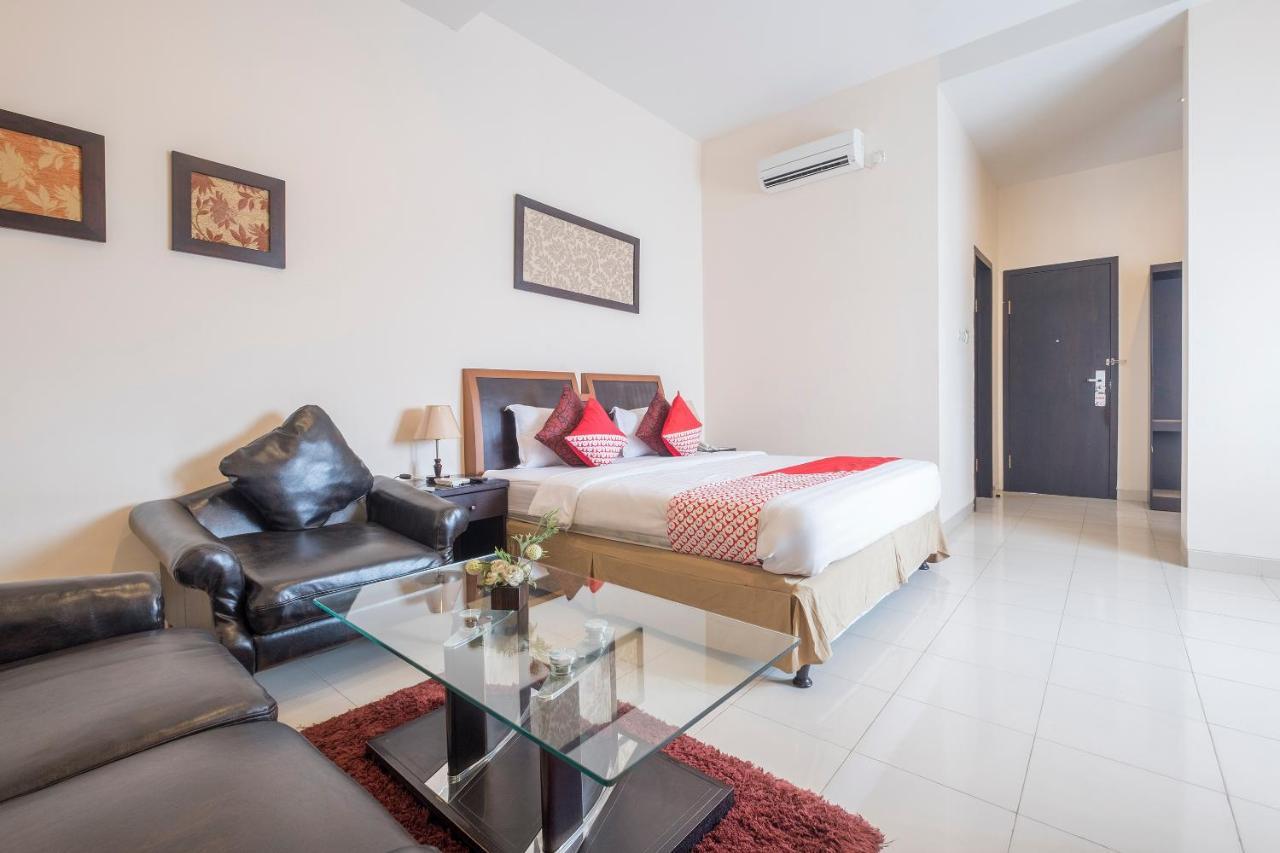 Oyo 424 Asia Hotel Makassar Luaran gambar