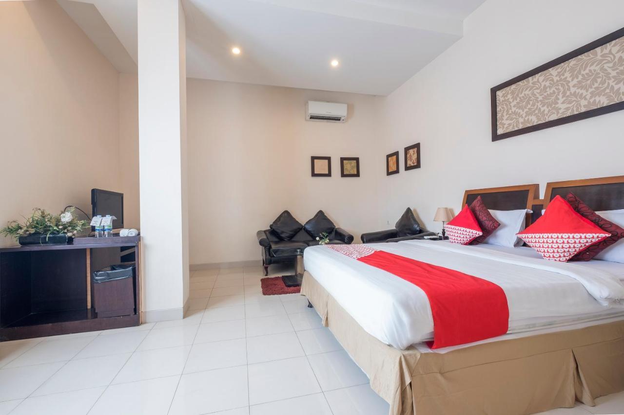Oyo 424 Asia Hotel Makassar Luaran gambar
