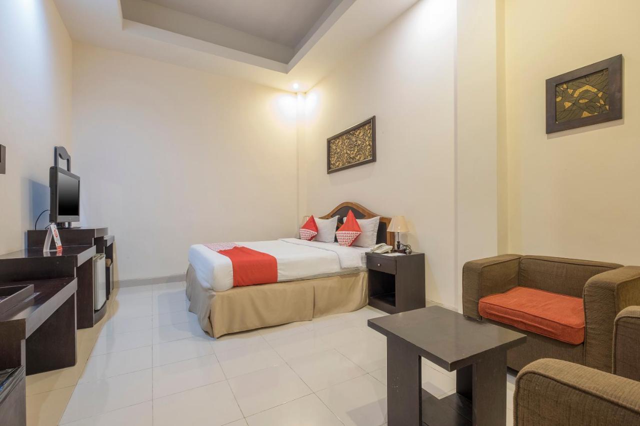 Oyo 424 Asia Hotel Makassar Luaran gambar