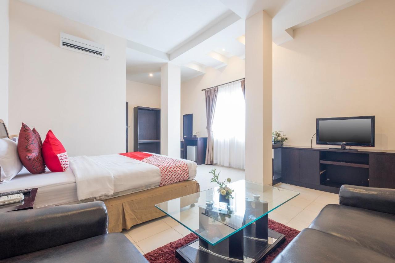 Oyo 424 Asia Hotel Makassar Luaran gambar