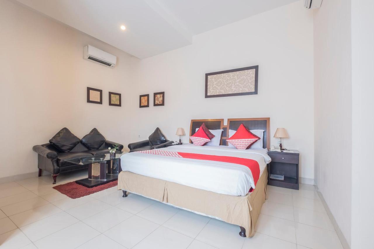 Oyo 424 Asia Hotel Makassar Luaran gambar