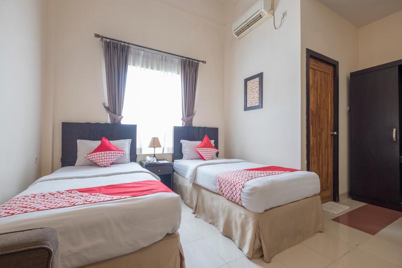 Oyo 424 Asia Hotel Makassar Luaran gambar